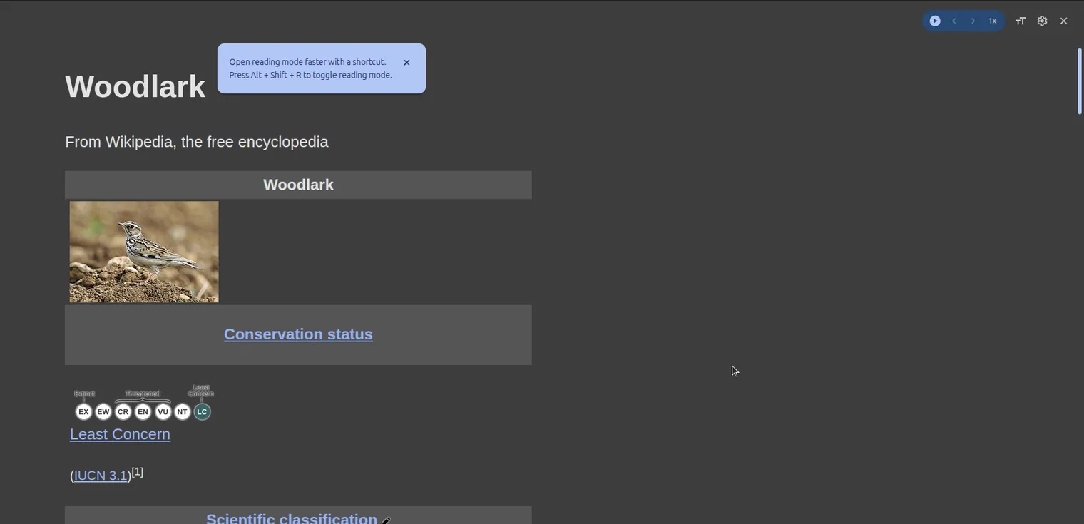 Chrome reading mode showing the article in a clean dark view, with the playback toolbar — play button, skip arrows and speed — at the top right, and a toast noting the Alt+Shift+R shortcut.